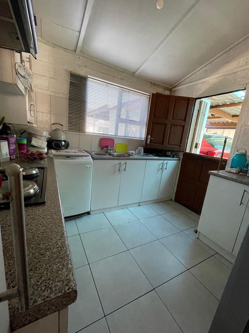 2 Bedroom Property for Sale in Ravensmead Western Cape